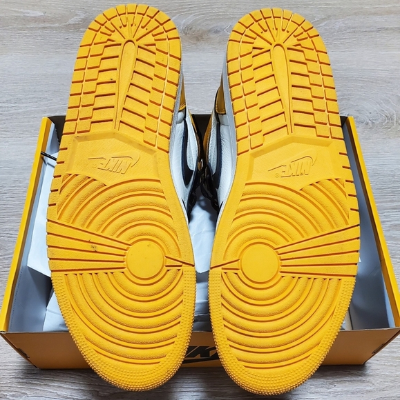 Size 13 - Nike Air Jordan 1 Retro High OG Taxi Yellow Toe  555088-711 Pre-Owned - Picture 7 of 12